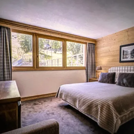 Charming Chalet W Hot Tub Mountain View Semesterbostad Sankt Anton am Arlberg