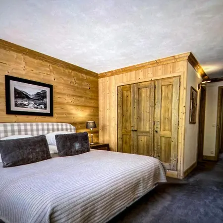 Charming Chalet W Hot Tub Mountain View Semesterbostad